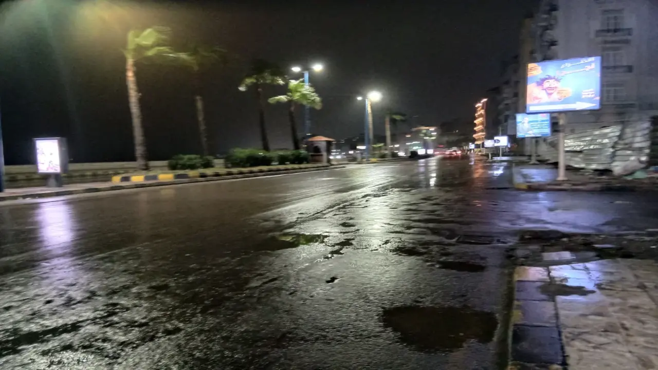 أمطار غزيرة ورياح نشطة تضرب الإسكندرية مع انخفاض ملحوظ في درجات الحرارة